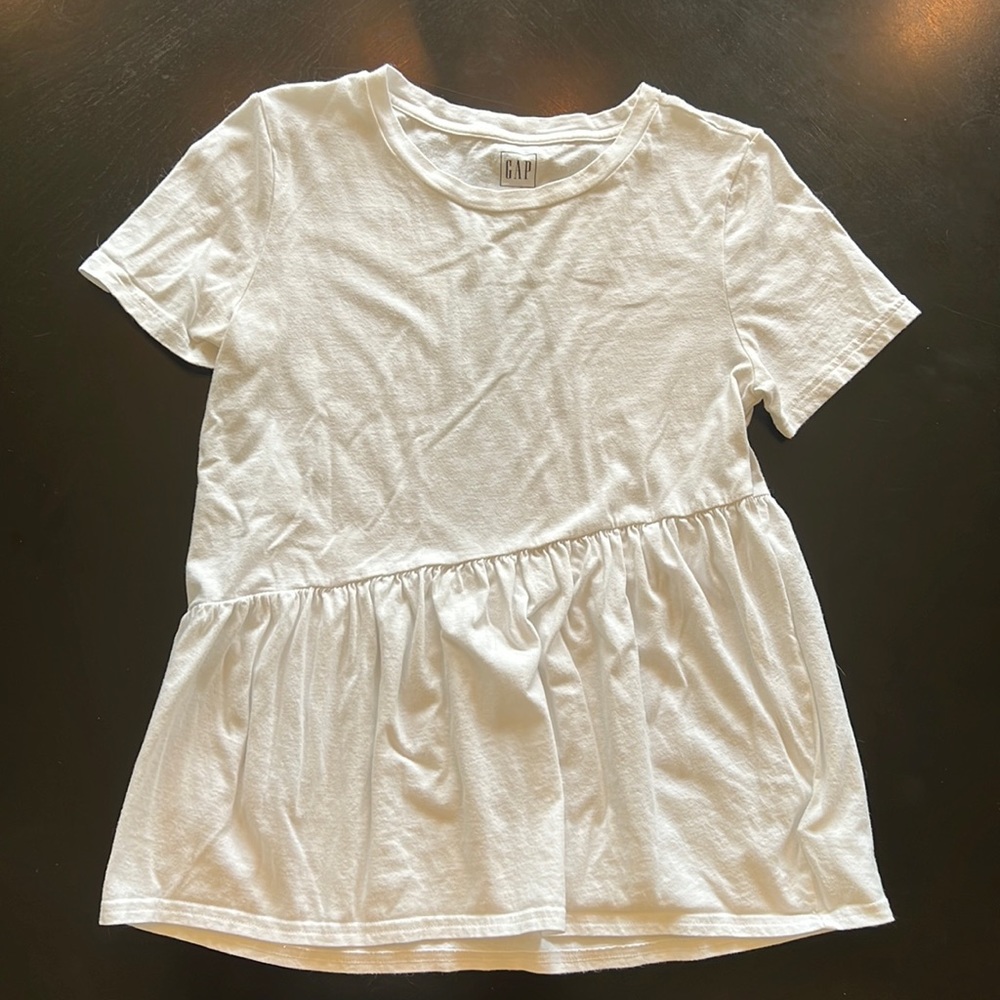 Gap white asymmetrical tee, size XS